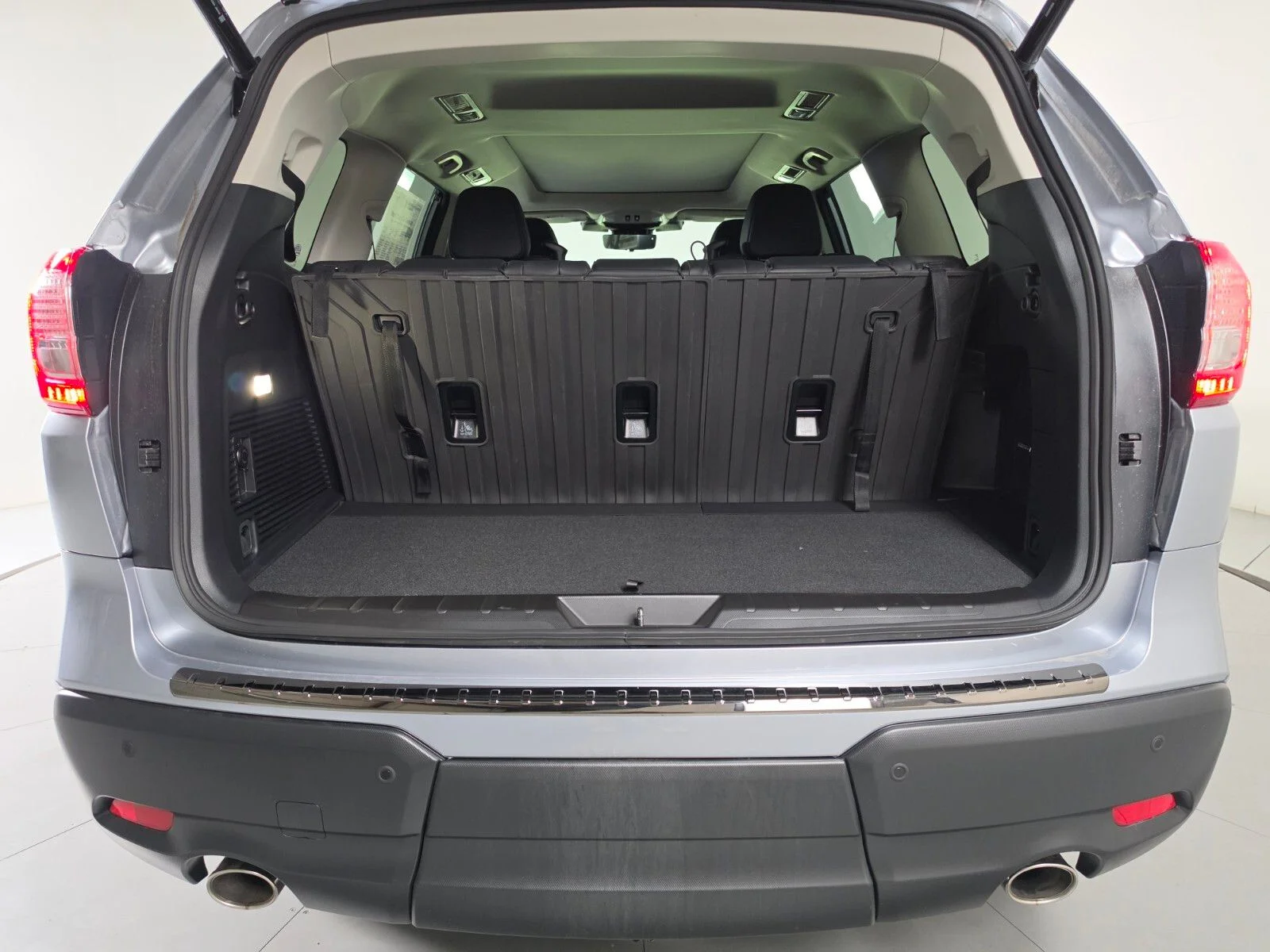 New 2026 Silver Subaru Onyx Edition Touring image 17