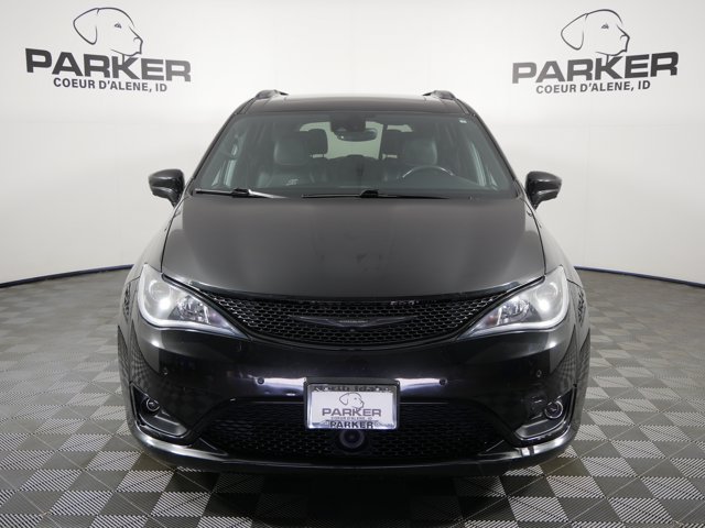 Used 2019 Brilliant Black Crystal Pearlcoat Chrysler Touring L Plus image 3