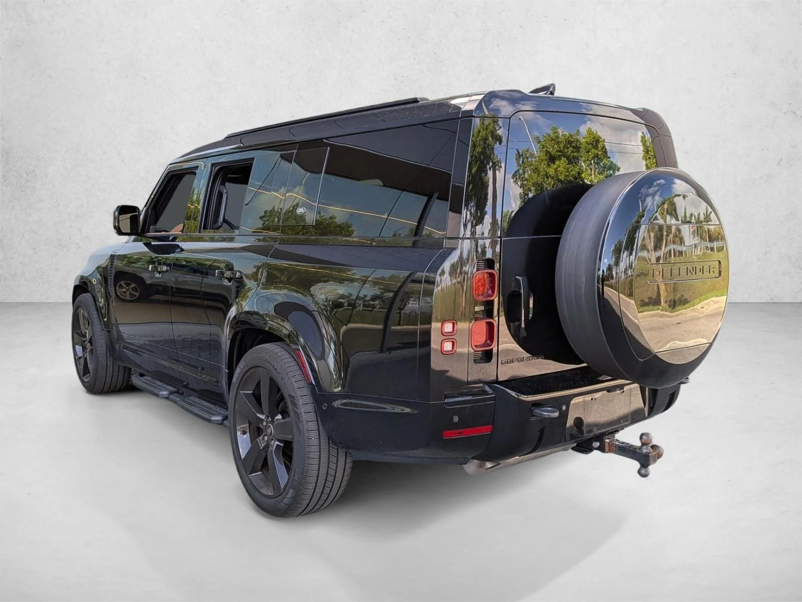 Used 2024 Black Land Rover X-Dynamic SE image 7