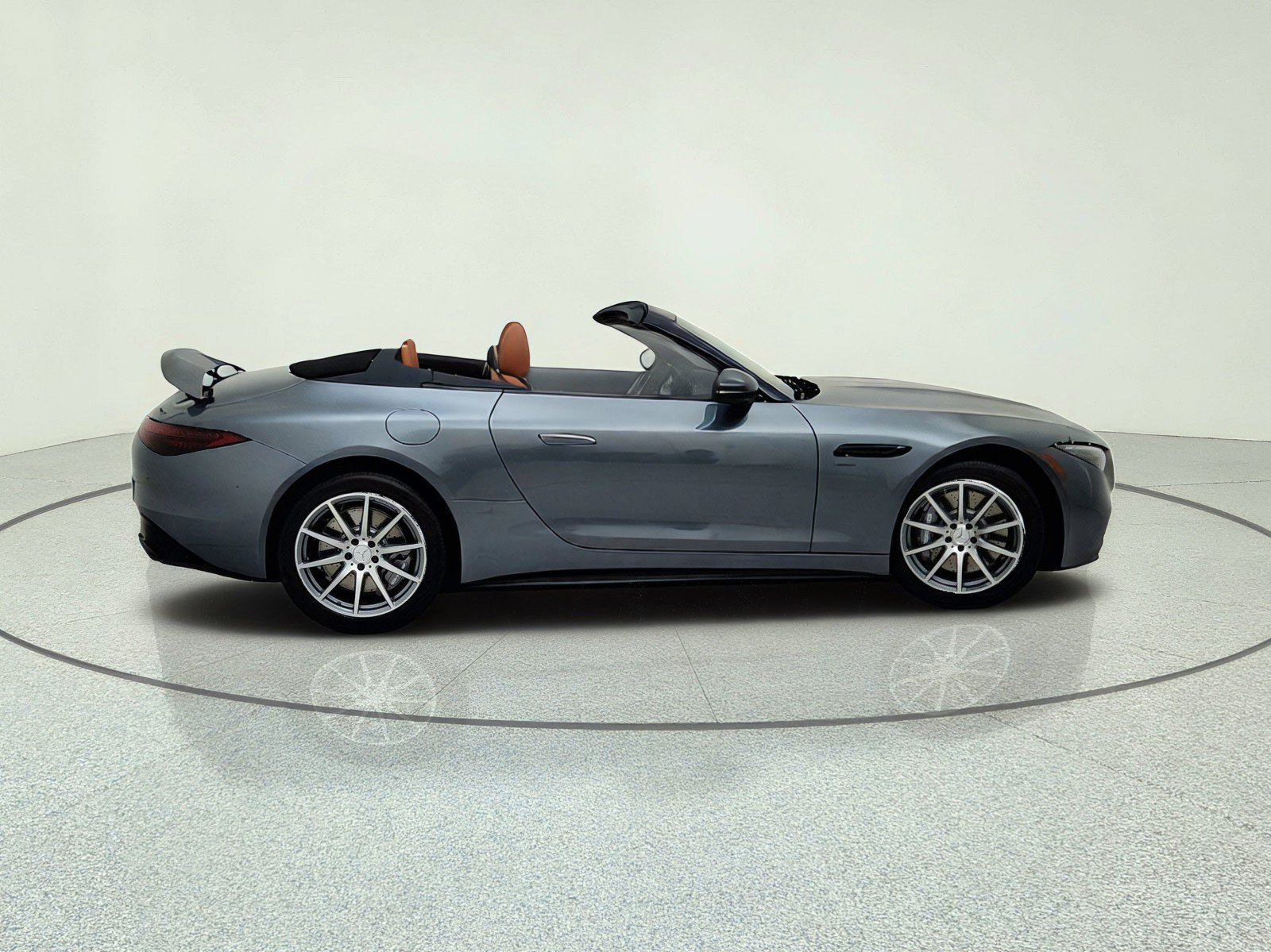 New 2027 Selenite Grey Metallic Mercedes-Benz AMG® SL 43 Roadster image 34