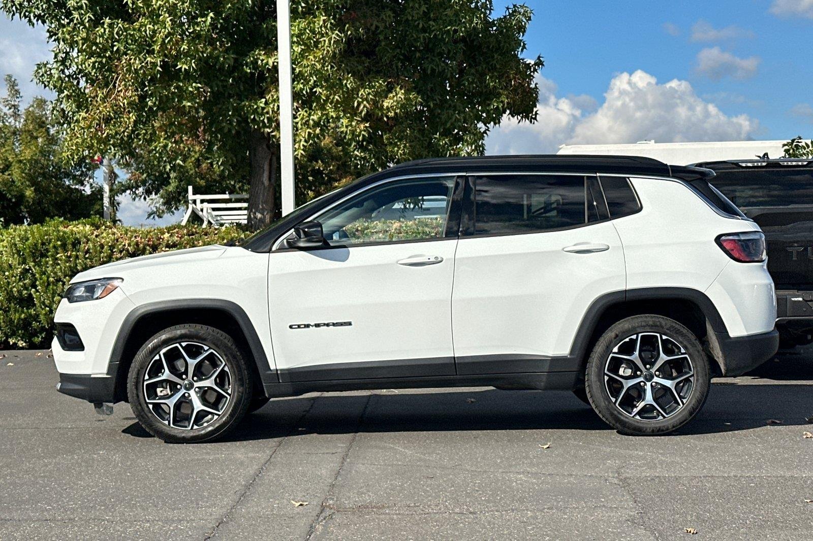 Certified Used 2025 Bright White Clearcoat Jeep Limited image 6