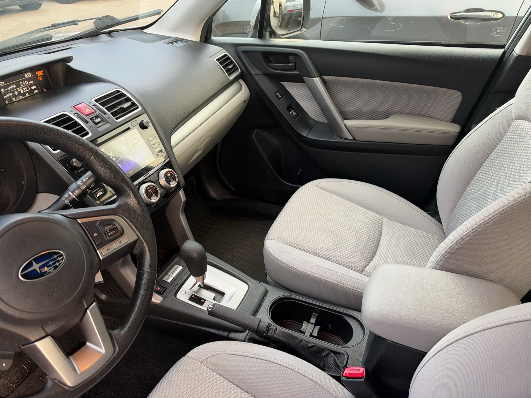 Used 2018 Ice Silver Metallic Subaru Premium image 10