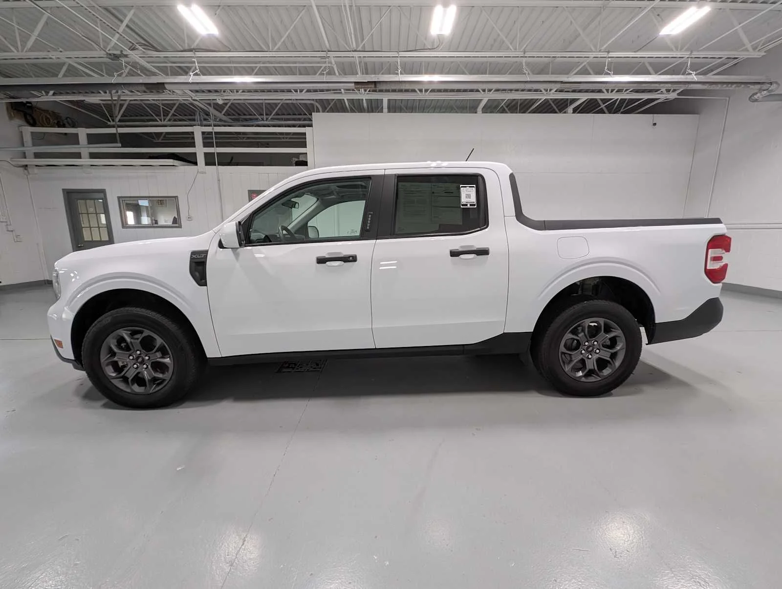 Used 2023 Oxford White Ford XLT image 15