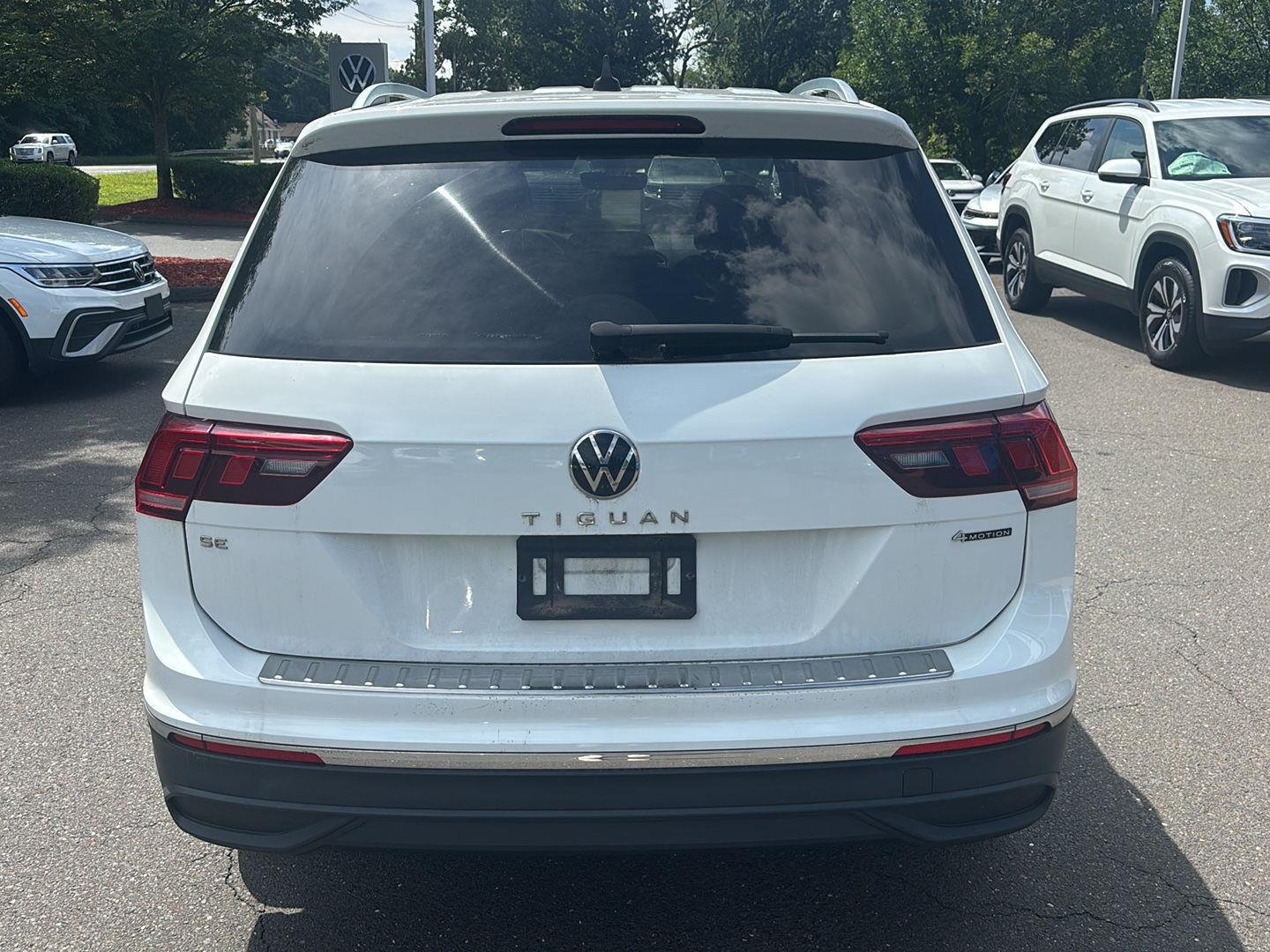 Used 2022 Pure White Volkswagen SE image 5