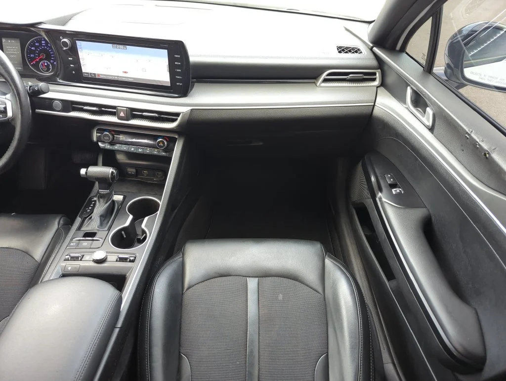 Used 2023 White Kia GT-Line image 16