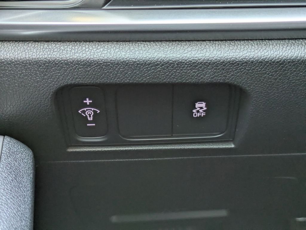 New 2026 Ivory Silver Kia LX image 24