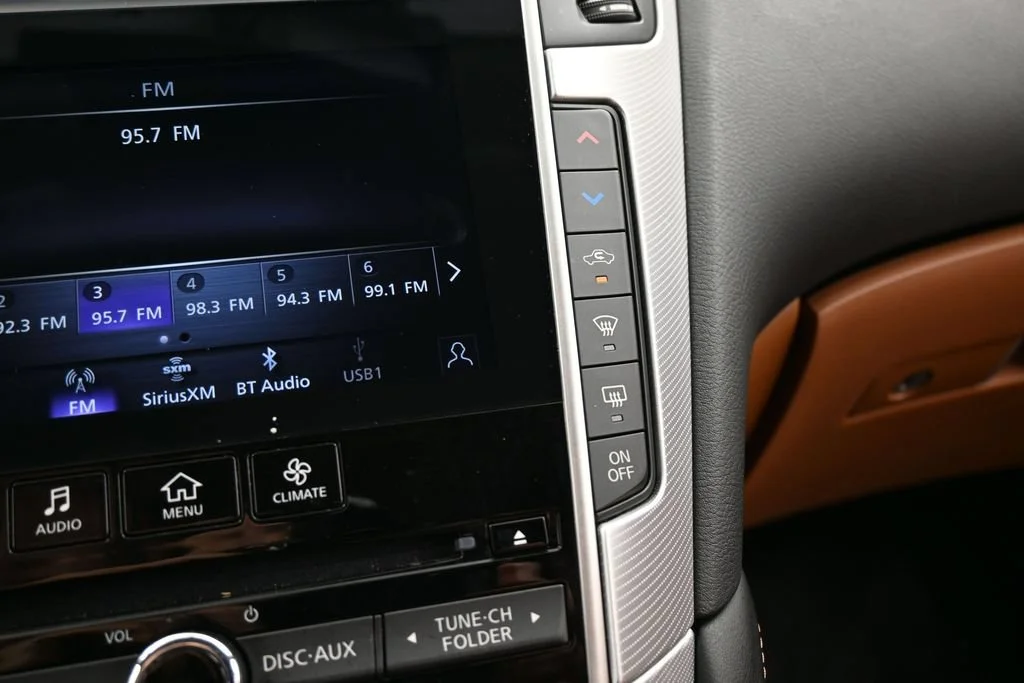 Used 2024 Graphite Shadow INFINITI LUXE image 31