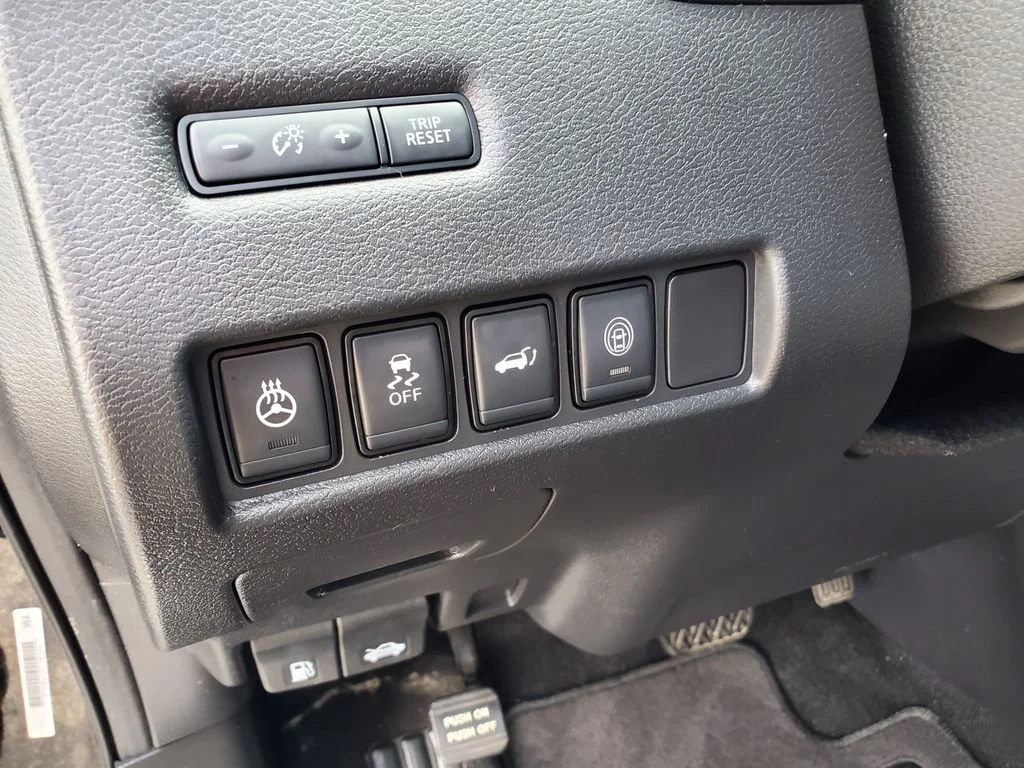 Used 2020 Black Nissan SL image 8