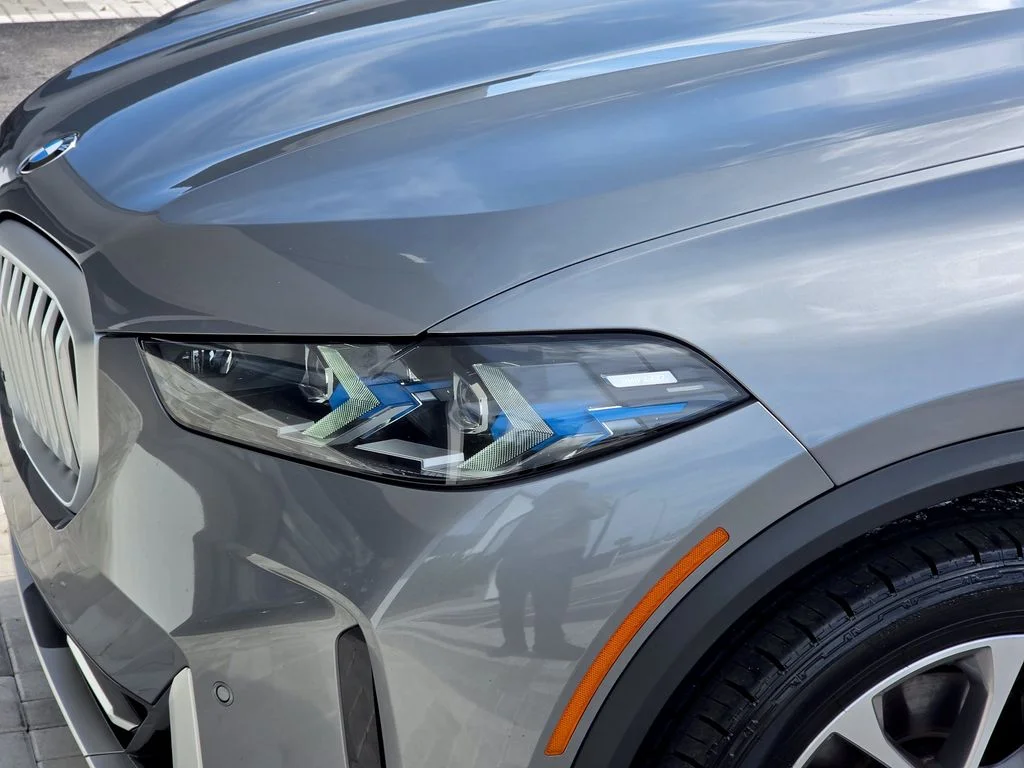 Used 2024 Gray BMW sDrive40i image 7
