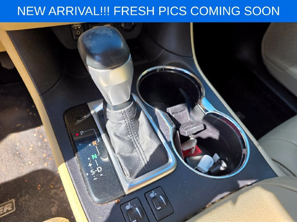 Used 2019  Toyota SE image 10