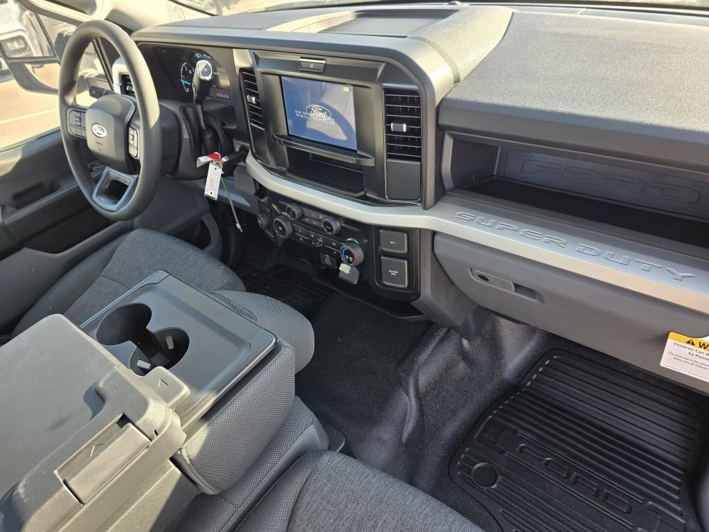 2025 Ford F-550 Super Duty Chassis Cab XL - Photo 32