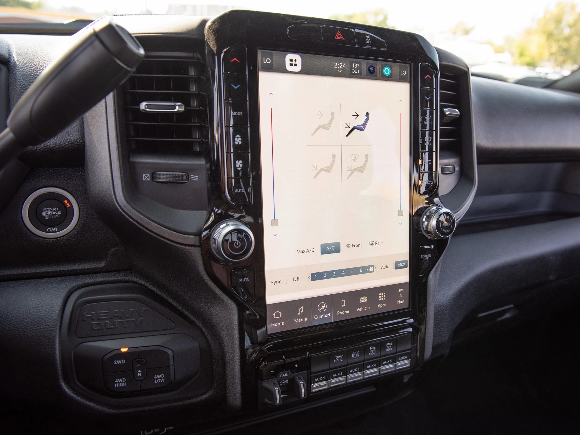 New 2026 White RAM Tradesman*, 12 Inch Screen, Apple CarPlay, 5th Wheel Prep image 19
