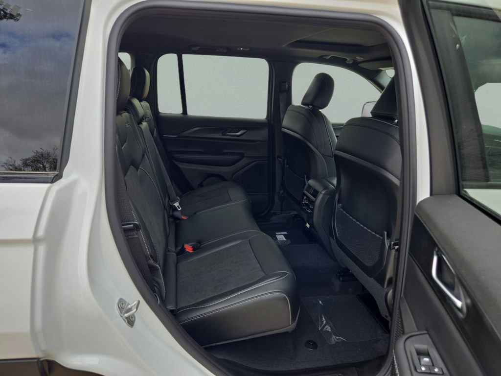 New 2025 Bright White Clear-Coat Exterior Paint Jeep Altitude X image 35