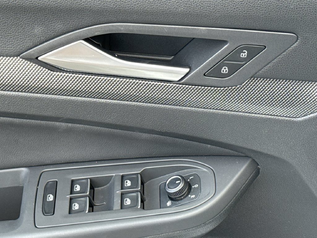Used 2026 White Volkswagen Base image 4