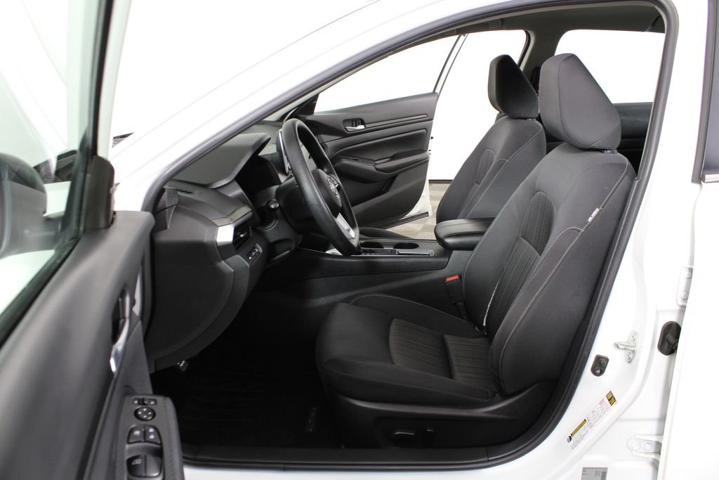 Used 2025 White Nissan 2.5 SV image 20