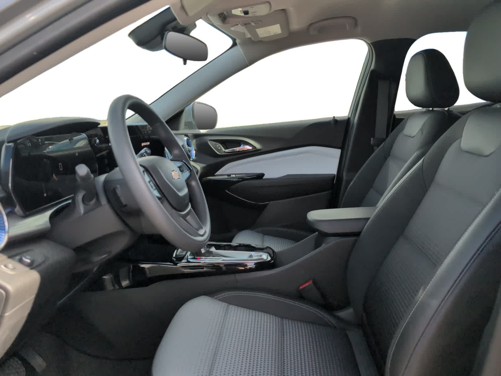Used 2025 Sterling Gray Metallic Chevrolet LT image 29
