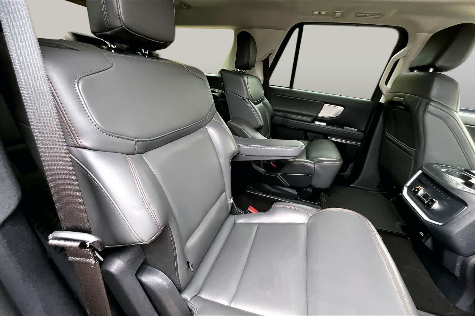 Used 2025 Agate Black Metallic Ford Active image 20