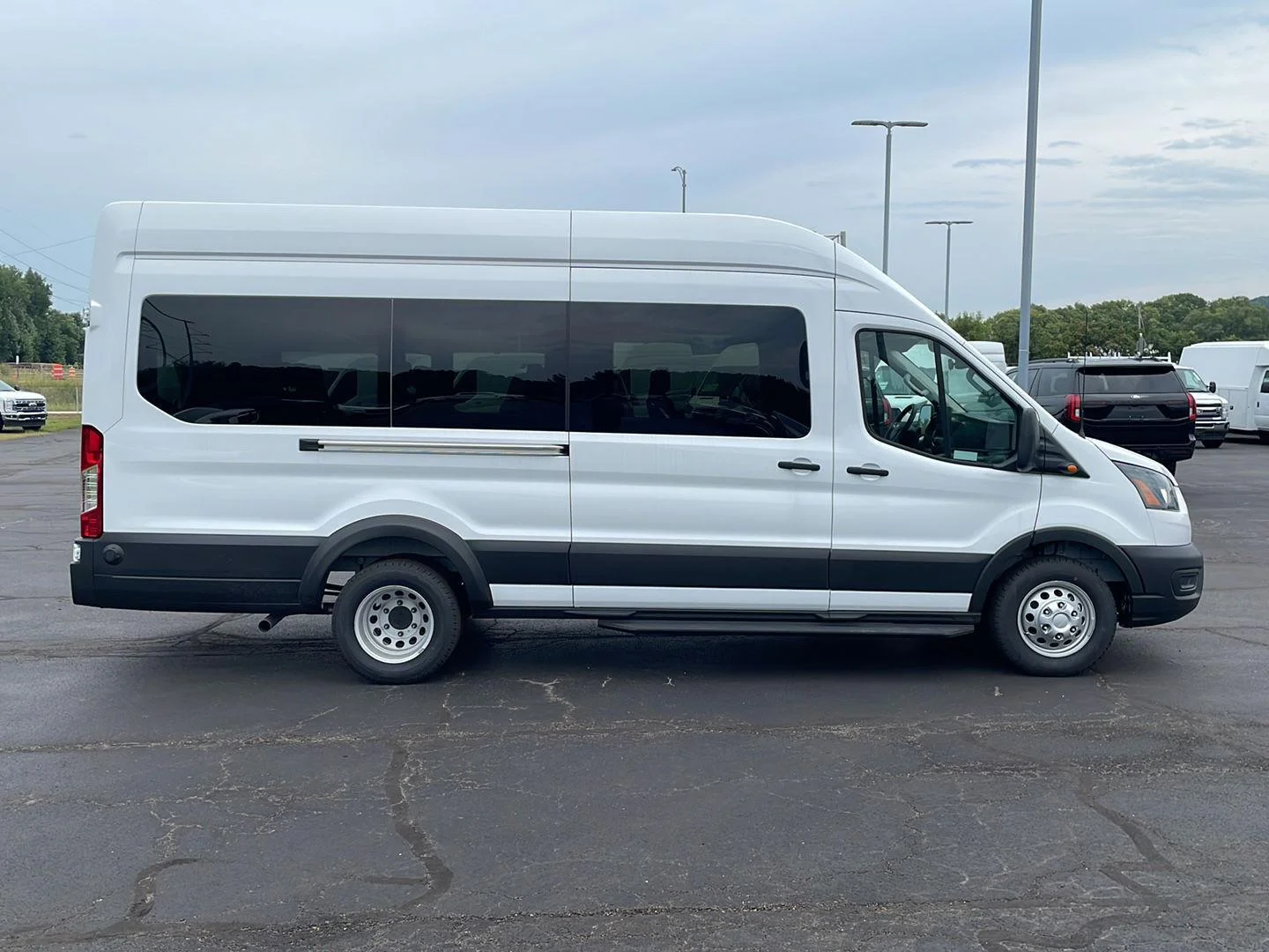 New 2026 Oxford White Ford XL image 6