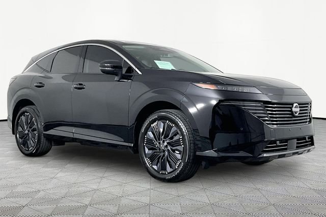 Used 2025 Black Nissan Platinum image 3