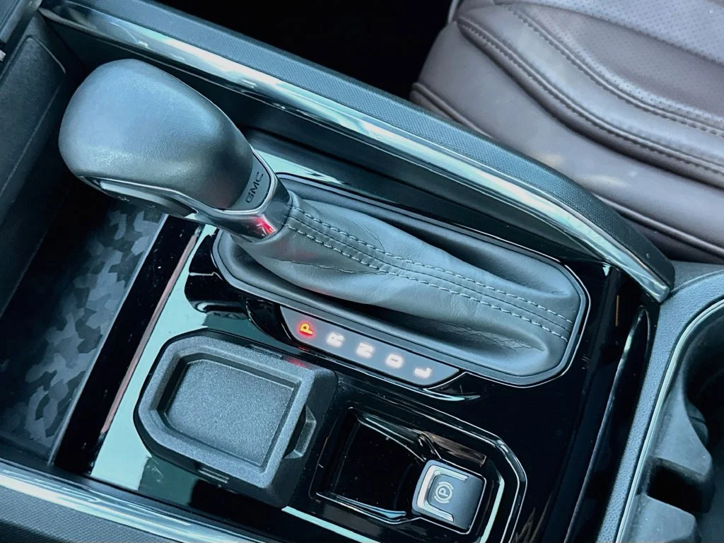 Used 2025 Brown GMC Elevation image 20