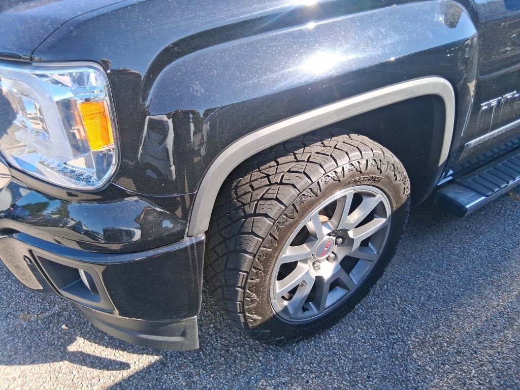 Used 2015 Black GMC Denali image 11