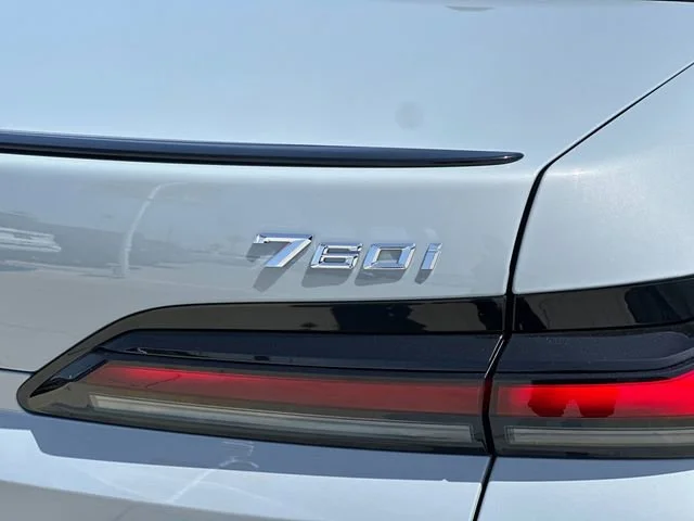 2025 BMW 7 Series 760i - Photo 27