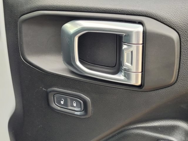 Used 2023 White Jeep Sport Altitude image 29