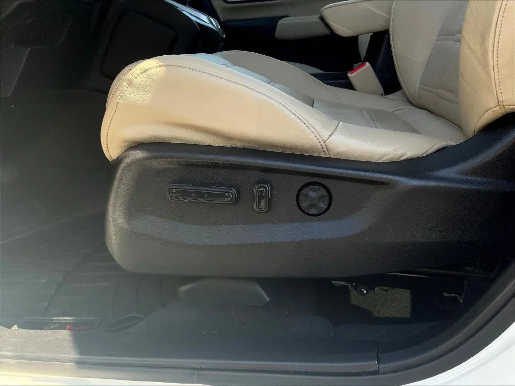 Used 2017  Honda EX-L image 37