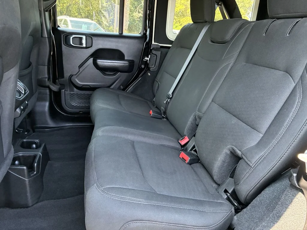 Used 2022 Black Jeep Unlimited Sport Altitude image 18