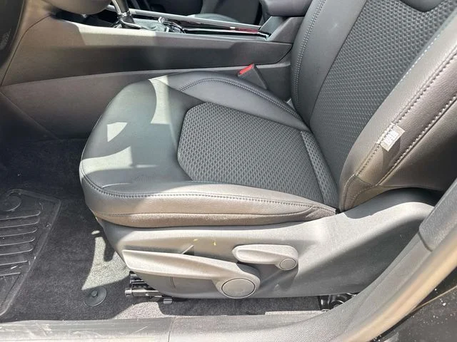 New 2026 Black Jeep Latitude image 18