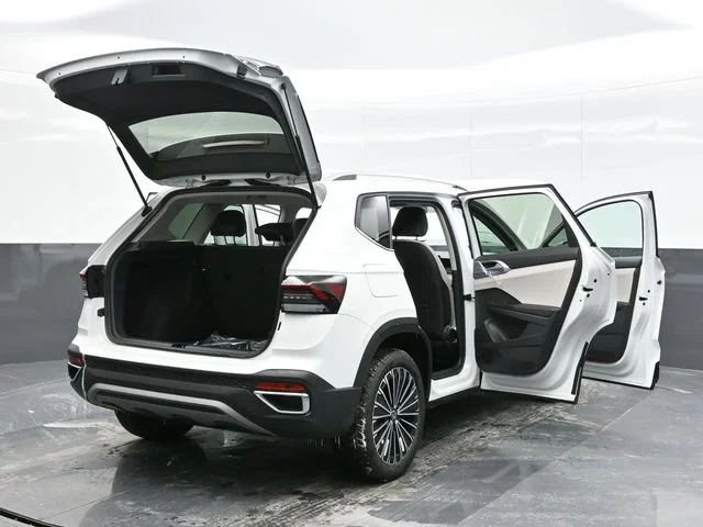 2025 Volkswagen Taos SE - Photo 29