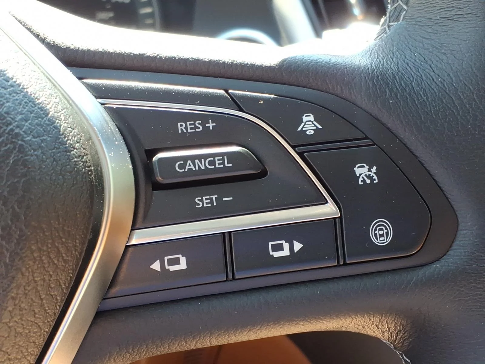 Certified Used 2023 Black INFINITI LUXE image 15