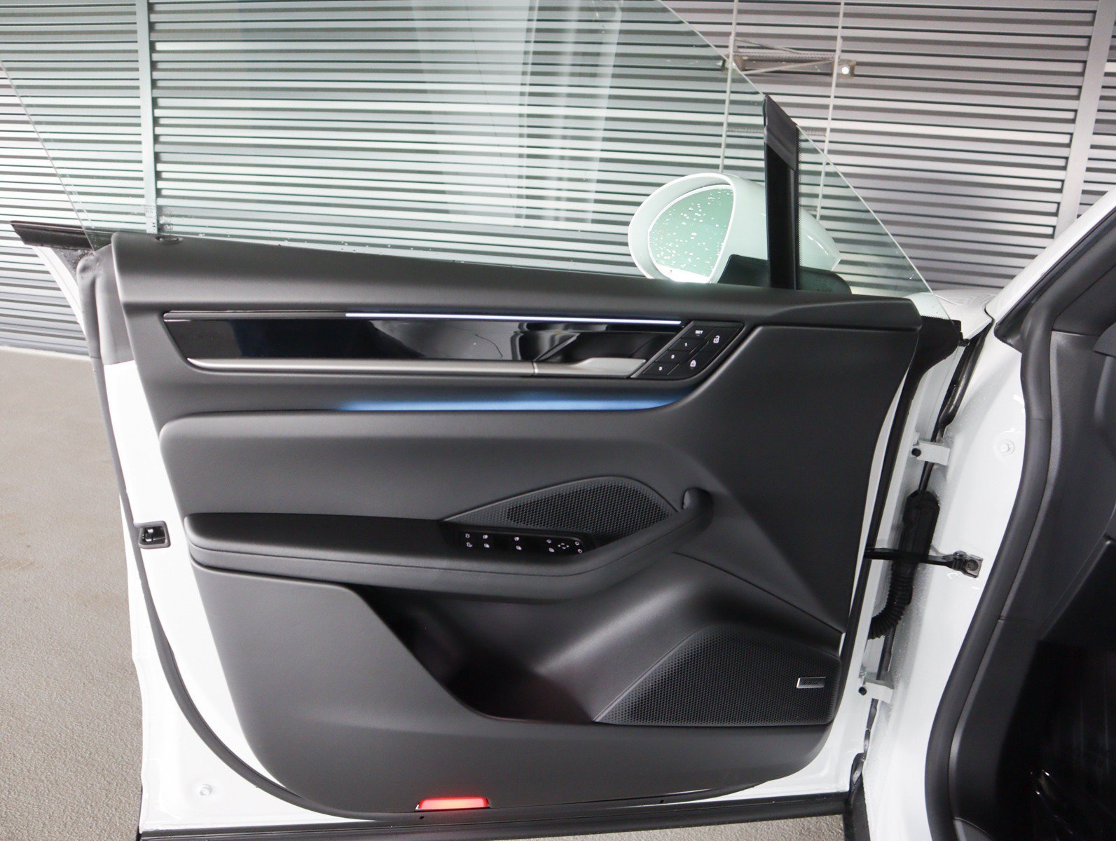 2026 Porsche Macan Base - Photo 22