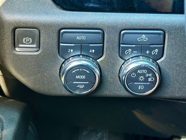 Used 2023 Sterling Metallic GMC Elevation image 33