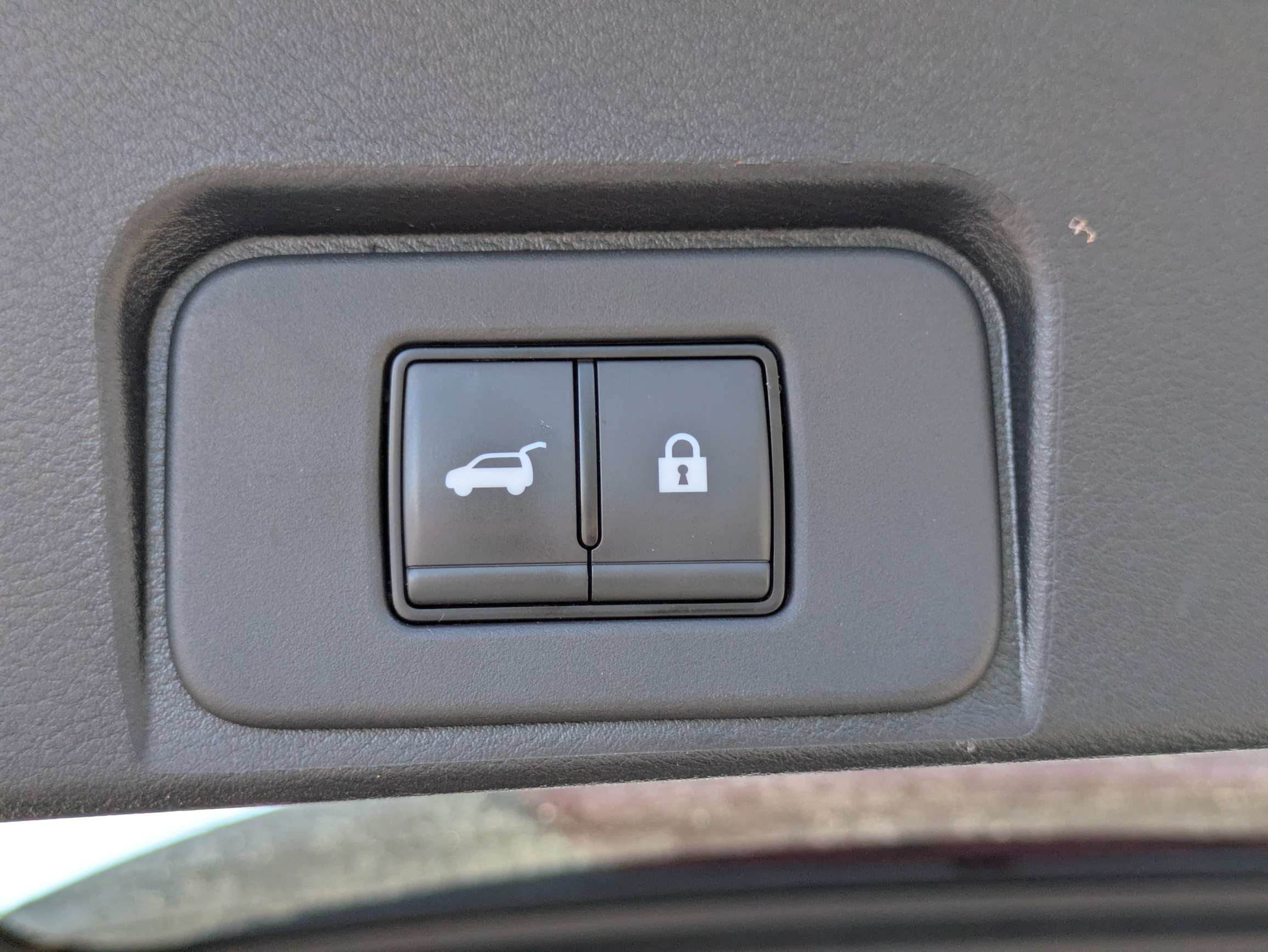 Used 2025  Nissan SV image 10
