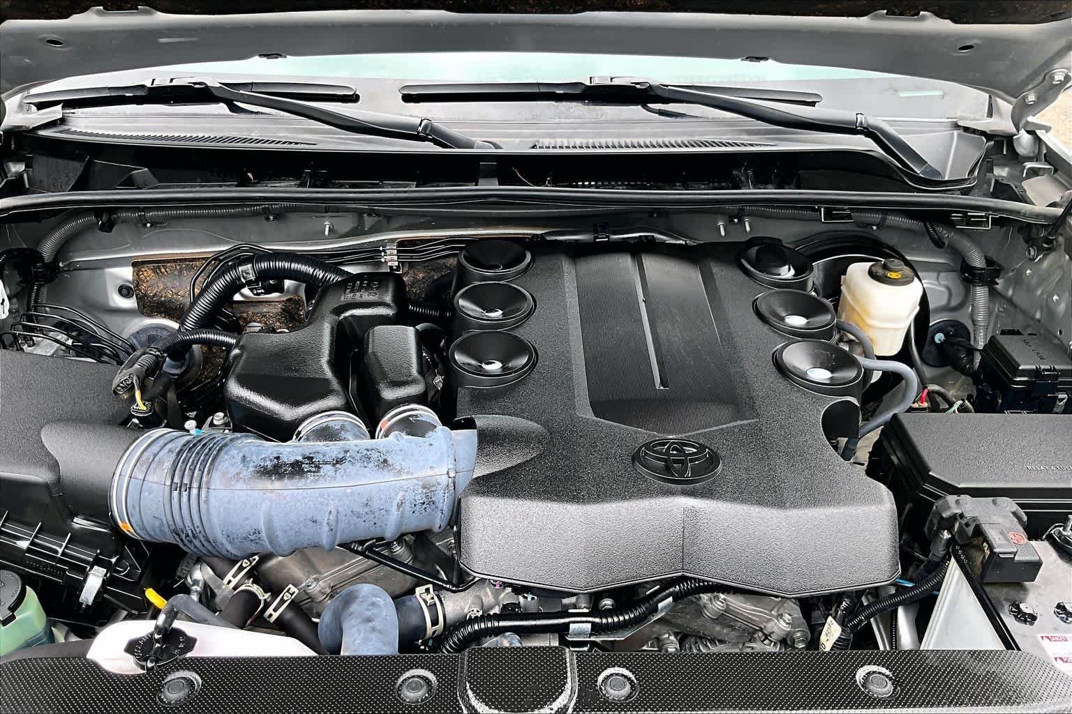 Used 2024 Classic Silver Metallic Toyota SR5 image 29