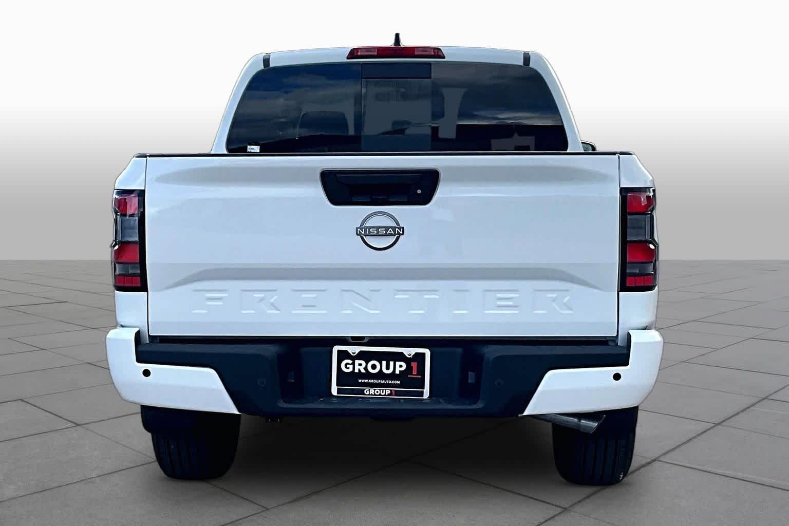 New 2027 Glacier White Nissan SV image 4