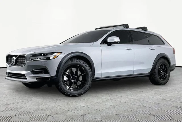 2025 Volvo V90 Cross Country B6 Plus AWD's photo
