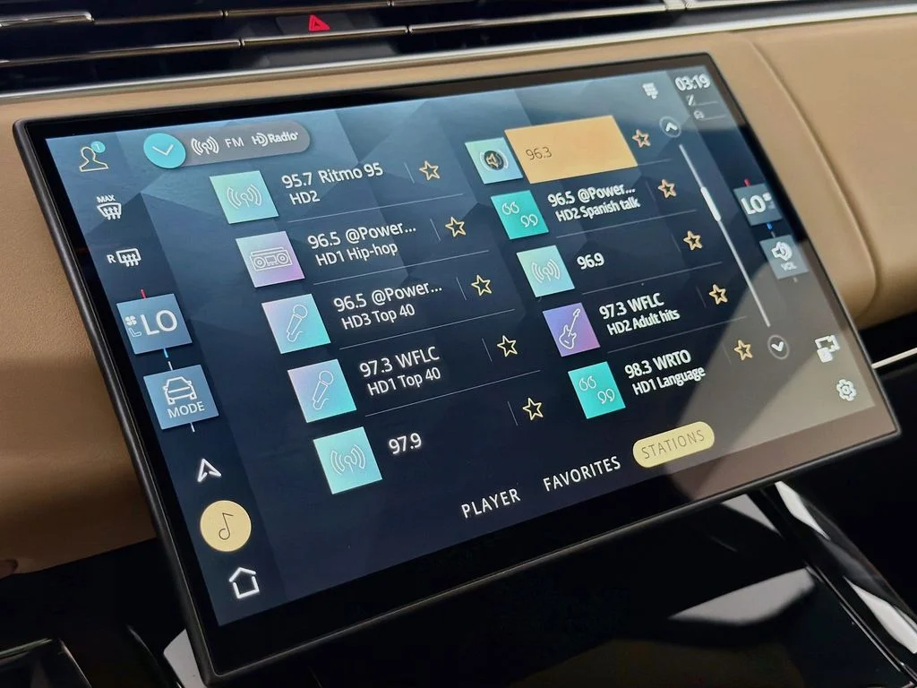 New 2026 Fuji White Land Rover Dynamic SE image 15