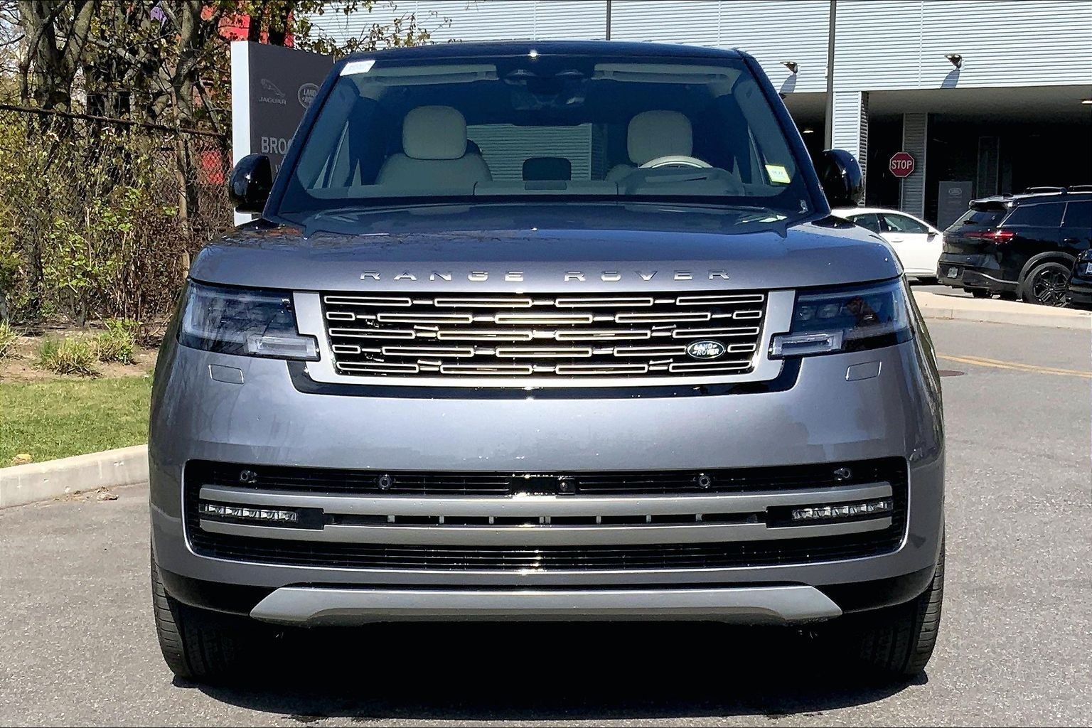 New 2026 Eiger Grey Land Rover SE 7 Seats image 3