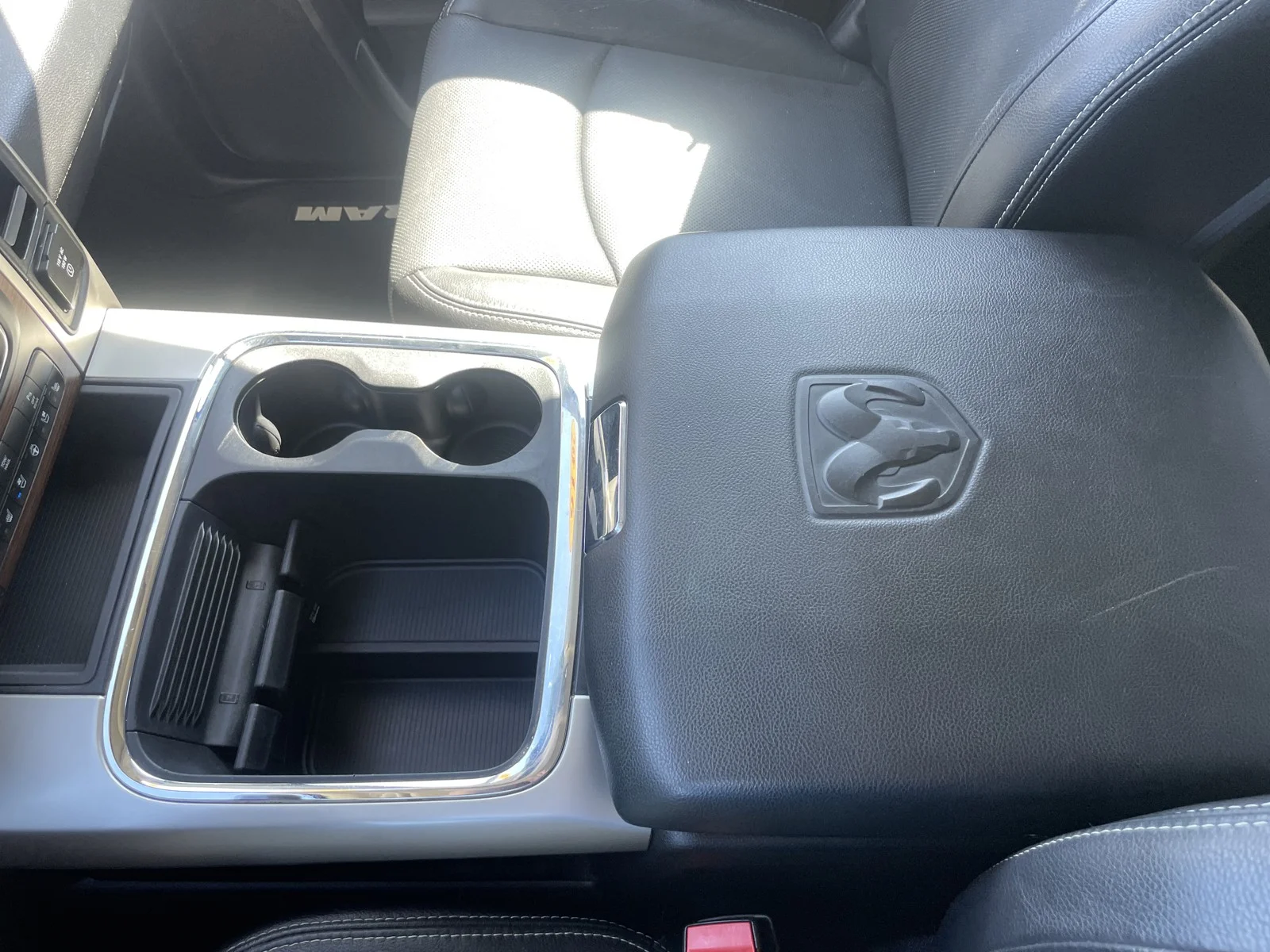 Used 2016 Pearl White Ram Laramie image 23