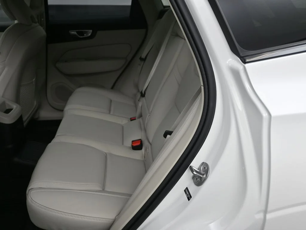 New 2026 White Volvo T8 Ultra image 15