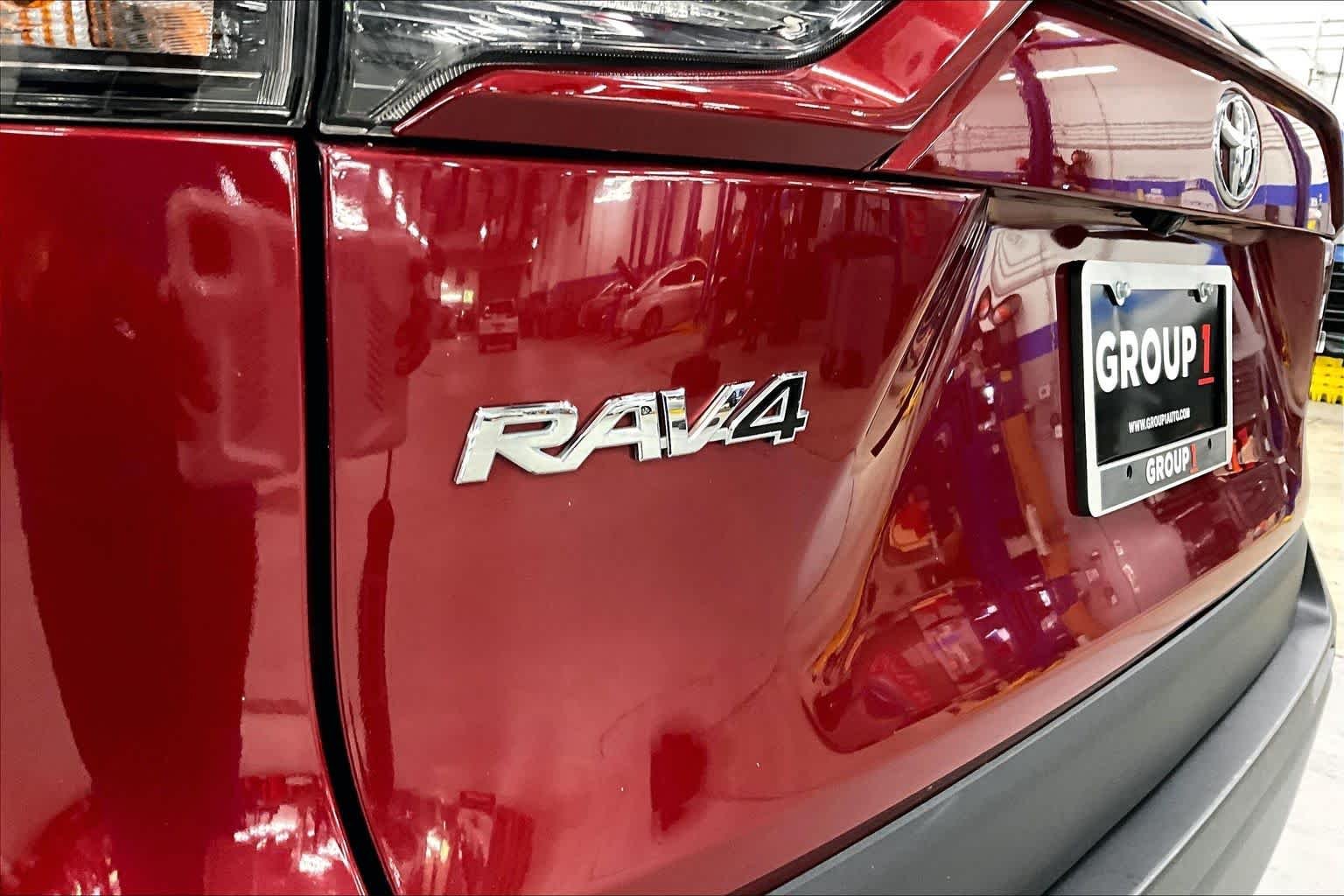 Used 2025 Ruby Flare Pearl Toyota XLE image 31