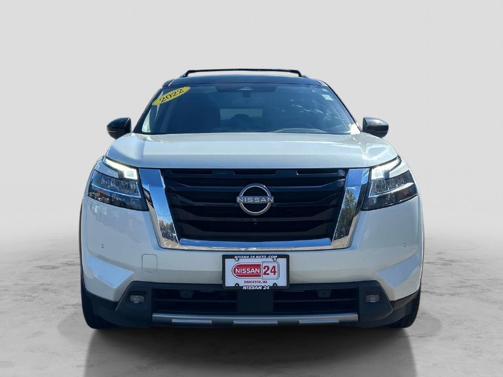 Used 2022 White Nissan SL image 8