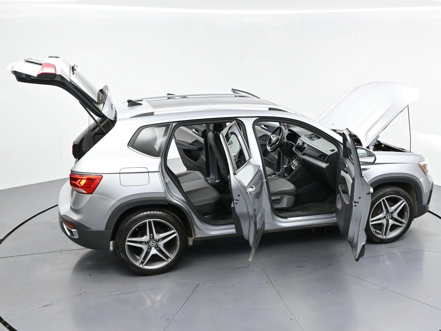 Used 2023 Pyrite Silver Metallic Volkswagen SE image 43