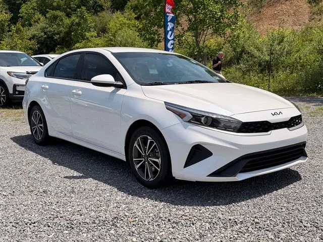 Used 2022 White Kia LXS image 17