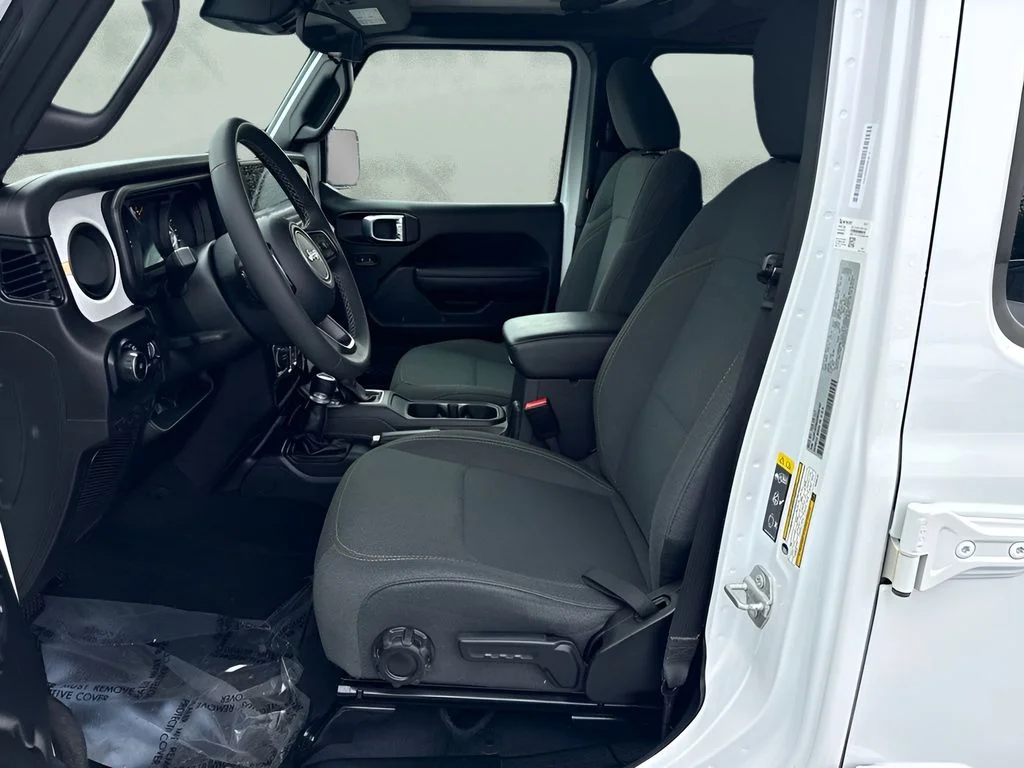 Used 2025 White Jeep Sport S image 9