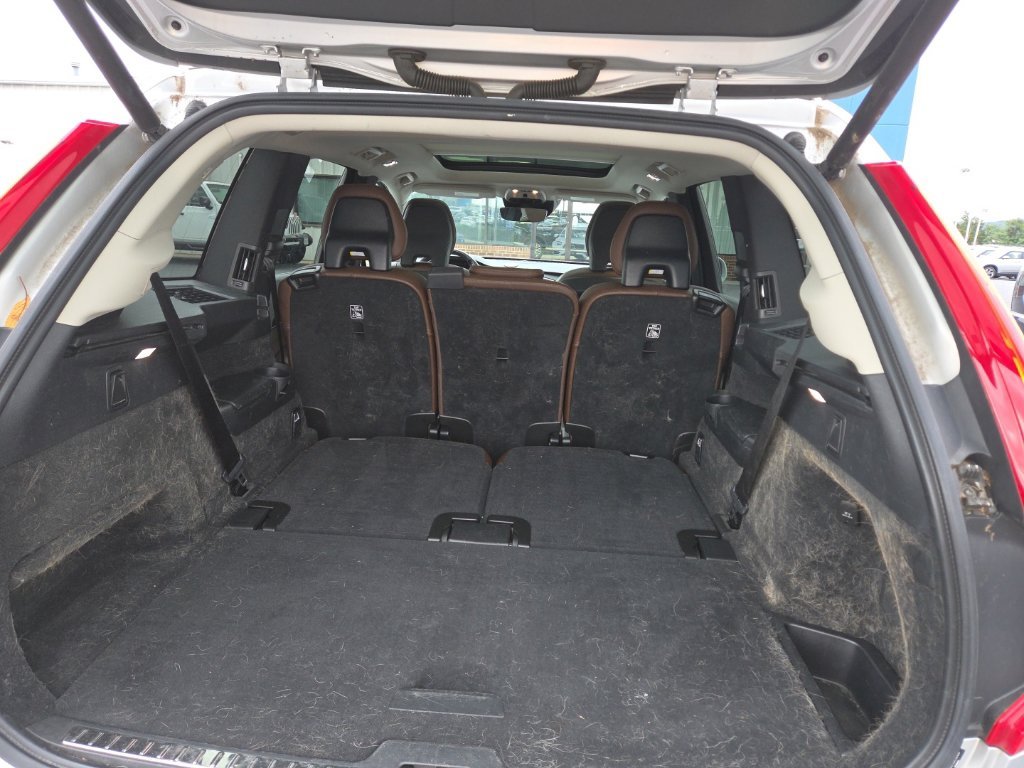 Used 2019 Silver Volvo T6 Momentum image 19
