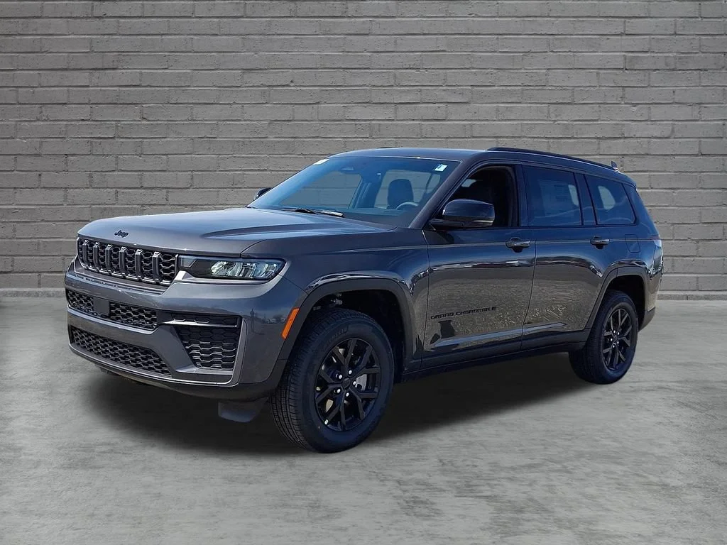 New 2026 Baltic Gray Metallic Clearcoat Jeep Laredo Altitude image 4