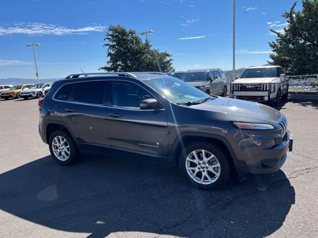Used 2015 Granite Crystal Metallic Clearcoat Jeep Latitude image 5